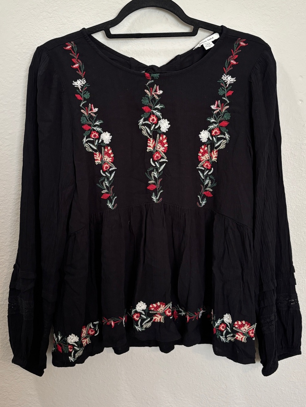 American Eagle Black Floral Embroidered Peplum Blouse Size Large